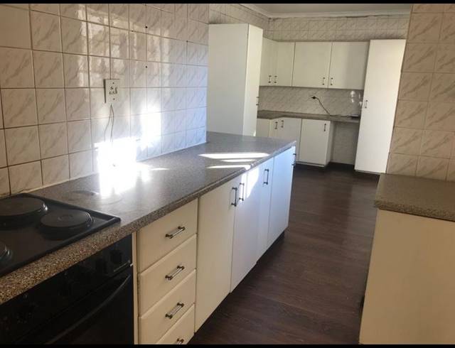 9 BEDROOM HOUSE FOR SALE IN WELTEVREDEN PARK